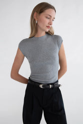 CLASSIC SLEEVELESS KNIT TOP