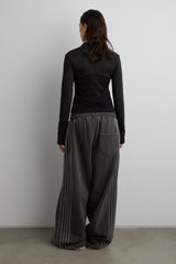 FITTED HALF ZIP MOCKNECK LONG SLEEVE TOP