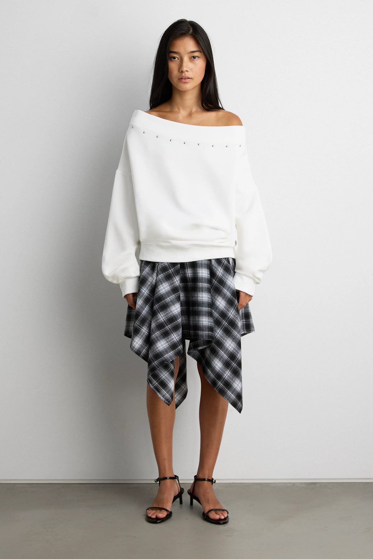 RELAXED STUDDED OFF SHOULDER TOP