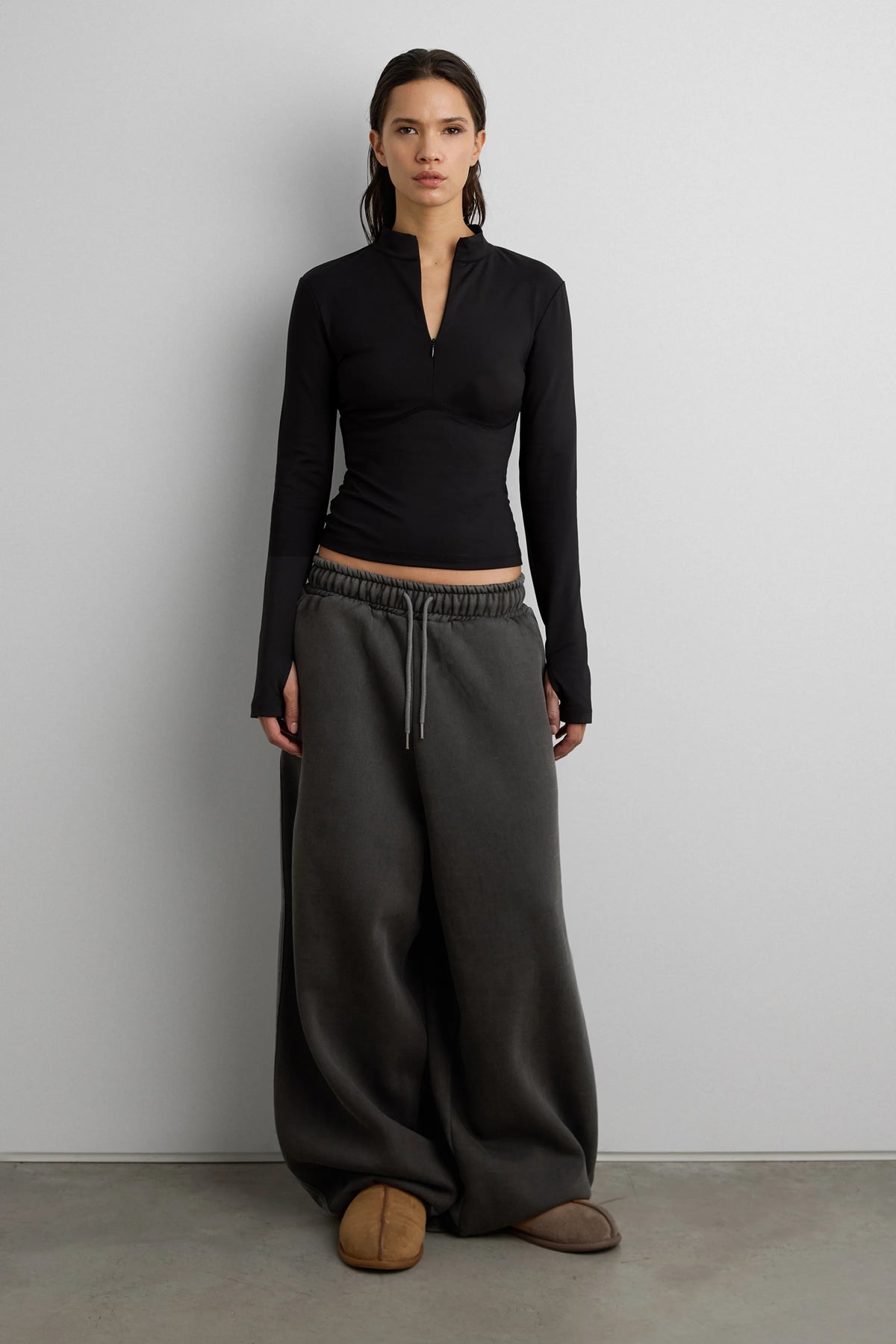 FITTED HALF ZIP MOCKNECK LONG SLEEVE TOP